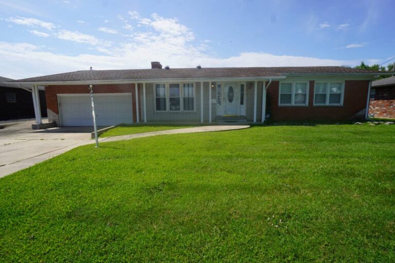 2708 Angela Dr., Granite City